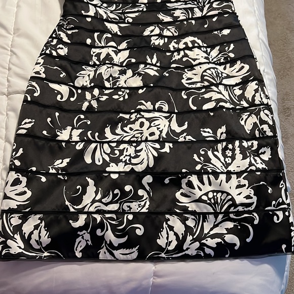 White House black market Strapless dress - Picture 3 of 5